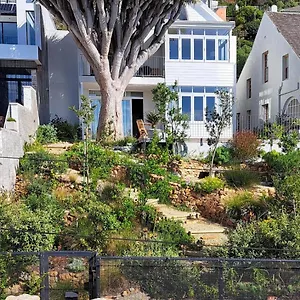 house-dragon-tree.hotels-capetown.com/